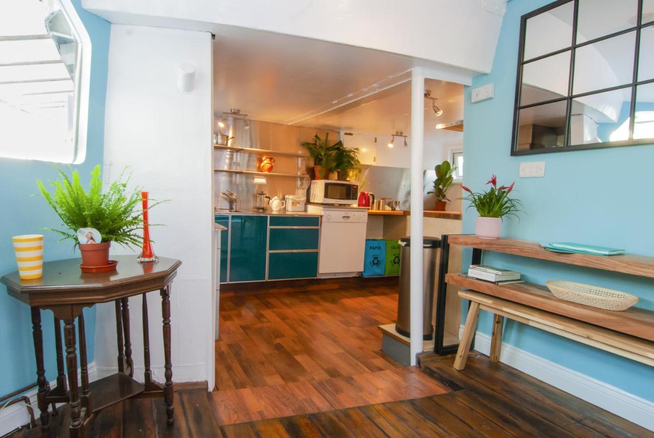One Of A Kind - Converted Ship In The Heart Of London 호텔 외부 사진